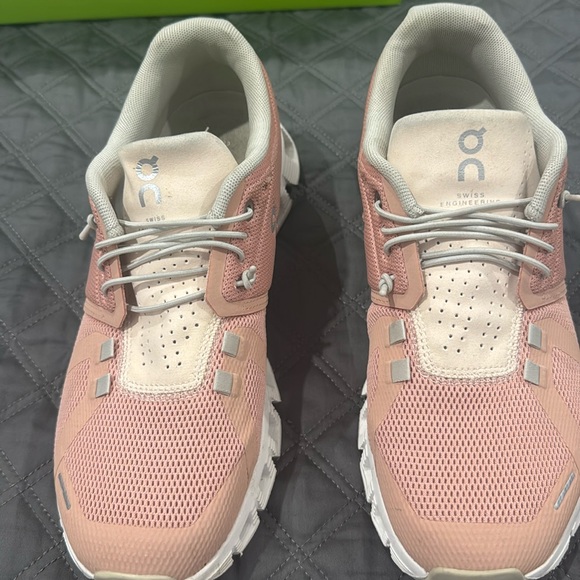 On Running Shoes - On cloud sneakers